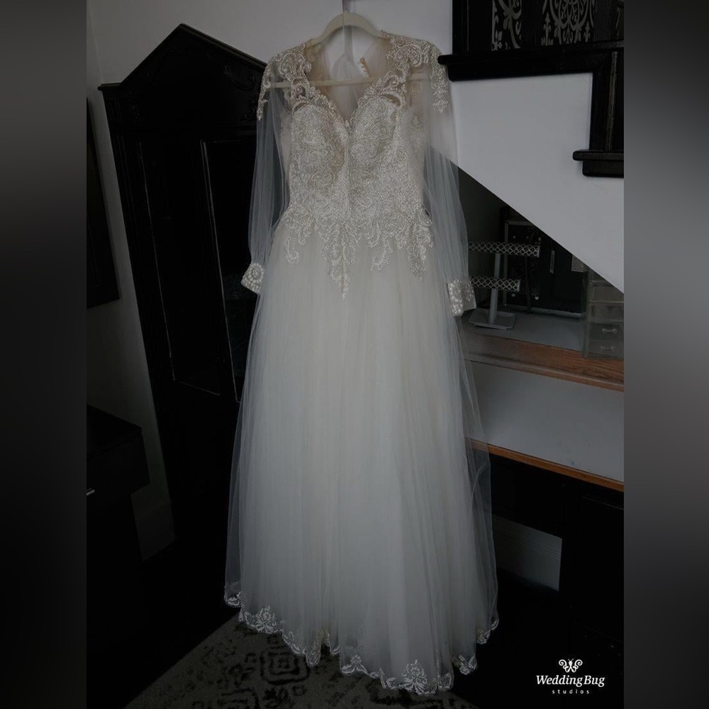 Elegant White Lace Wedding Dress